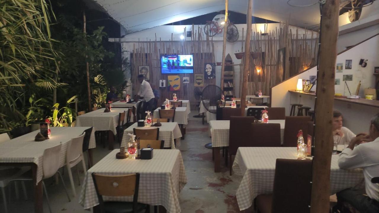 27 Cafe Zanzibar Airport Hotel Exteriör bild