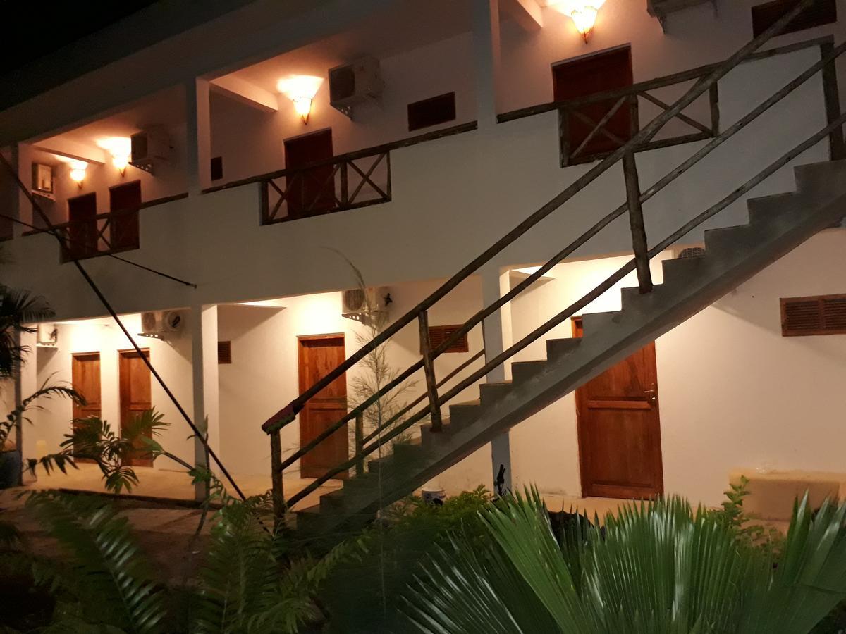 27 Cafe Zanzibar Airport Hotel Exteriör bild