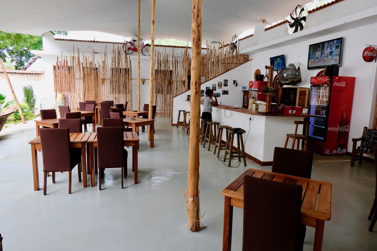 27 Cafe Zanzibar Airport Hotel Exteriör bild
