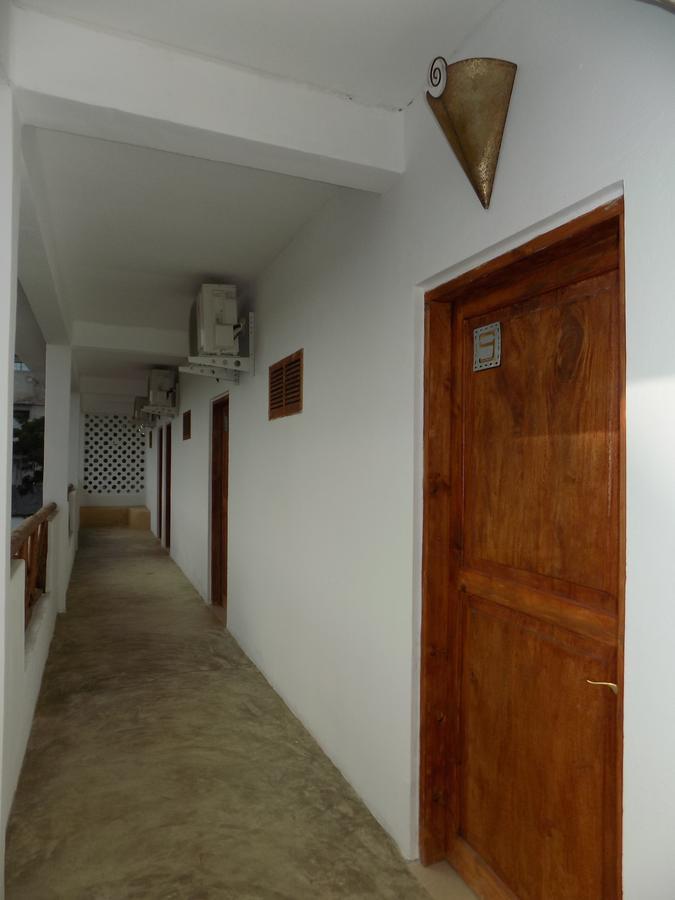27 Cafe Zanzibar Airport Hotel Exteriör bild