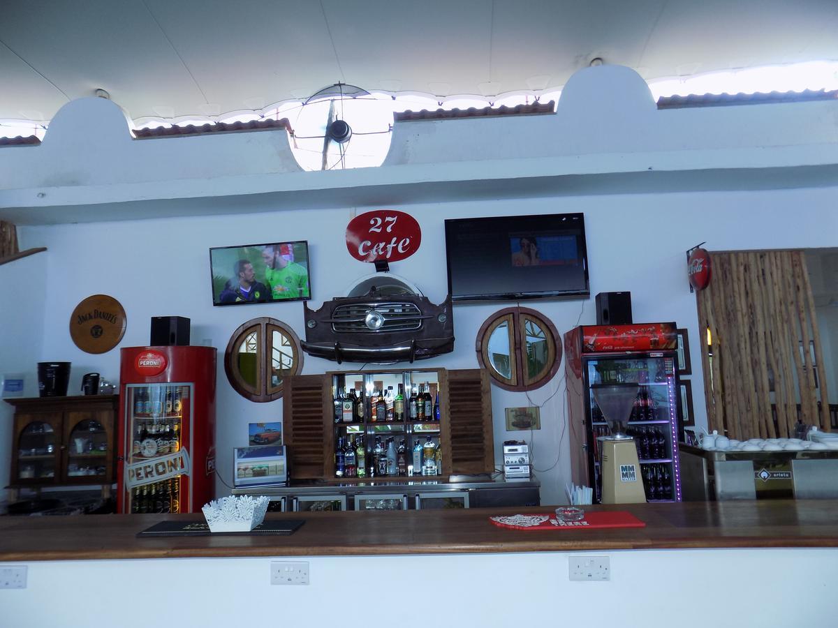 27 Cafe Zanzibar Airport Hotel Exteriör bild