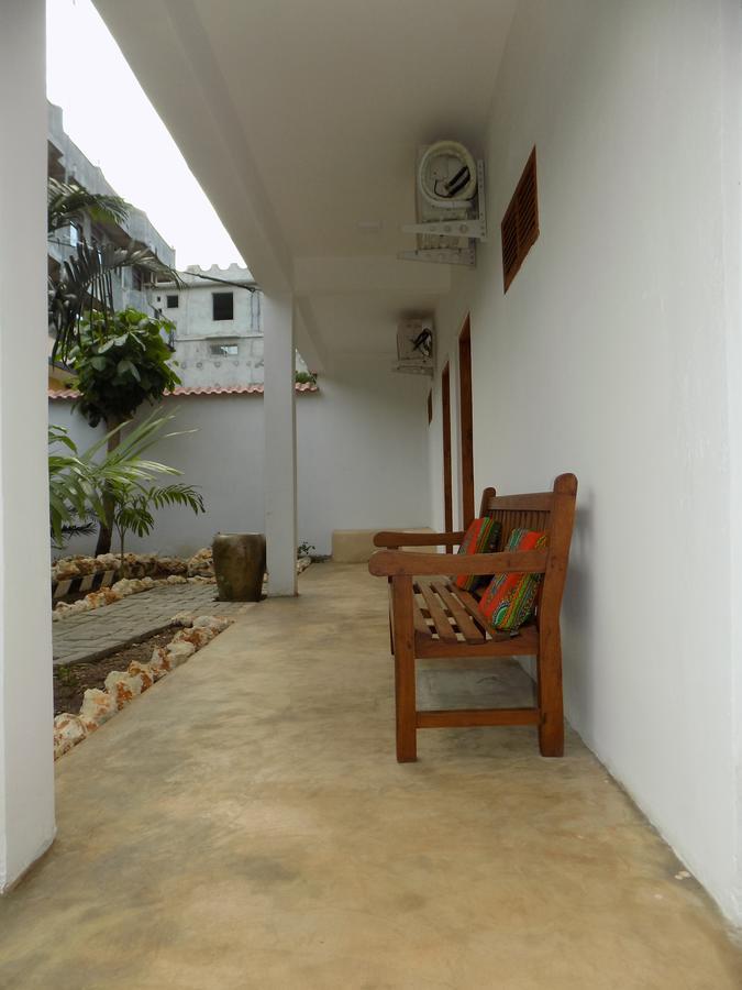 27 Cafe Zanzibar Airport Hotel Exteriör bild