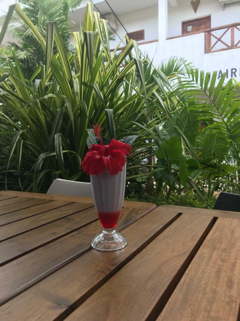 27 Cafe Zanzibar Airport Hotel Exteriör bild