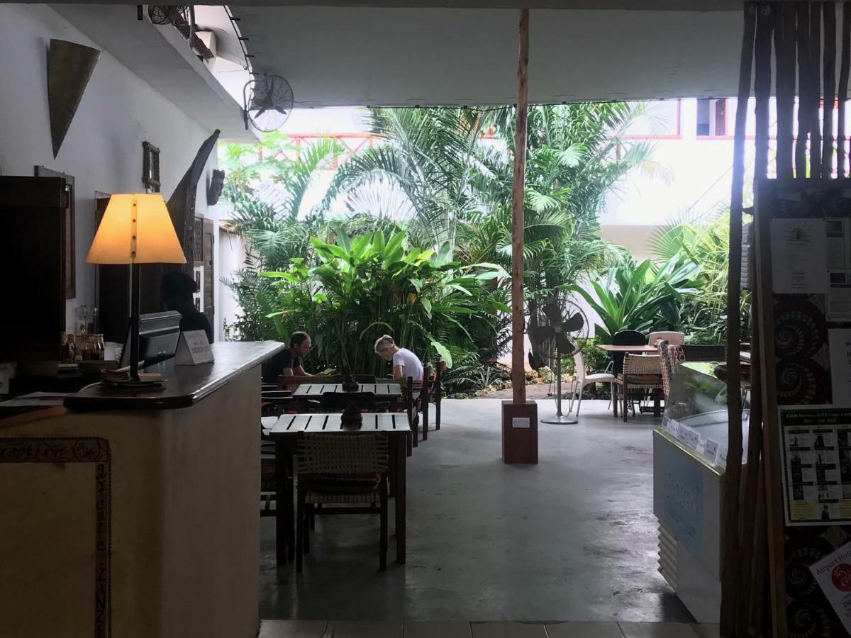 27 Cafe Zanzibar Airport Hotel Exteriör bild